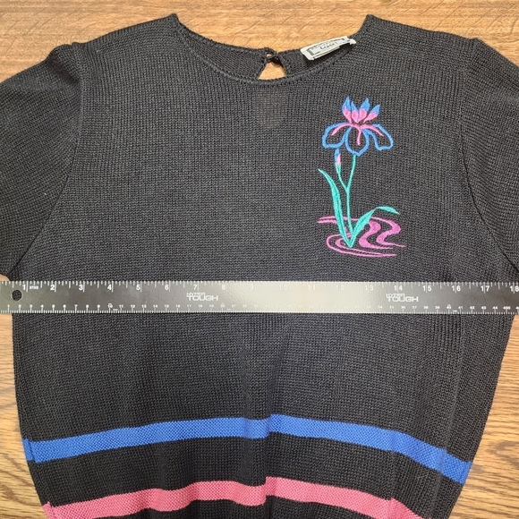 Kenneth Too VTG Women's Black Embroidered Sweater  With Multi Color Trim Sz S - Picture 13 of 15